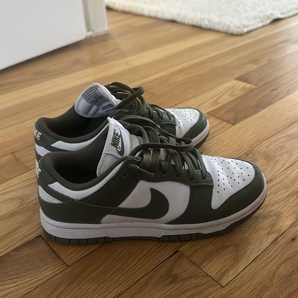 Woman’s Dunk Low ‘Medium Olive’ - Picture 1 of 5